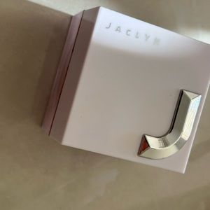 Jaclyn luminous powder beautiful shine